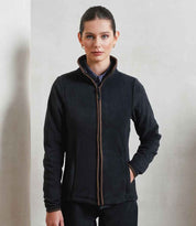PR824 Black/Brown Model
